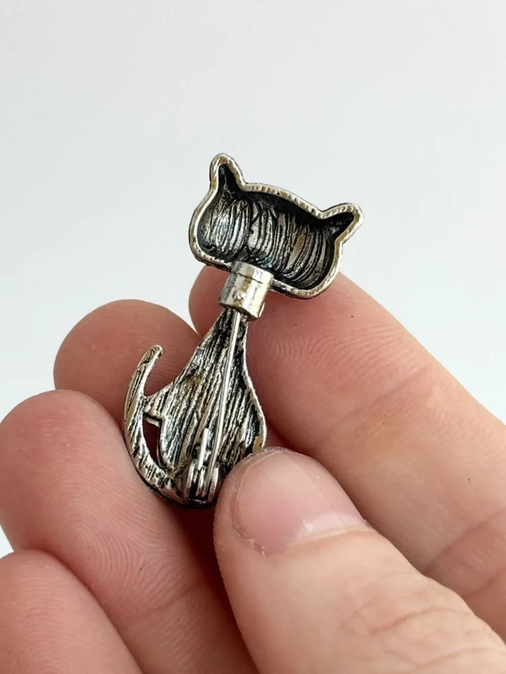 Cat | Kitty | Kitten Silver Toned Textured 3D Faux Black Onyx Brooch Pin